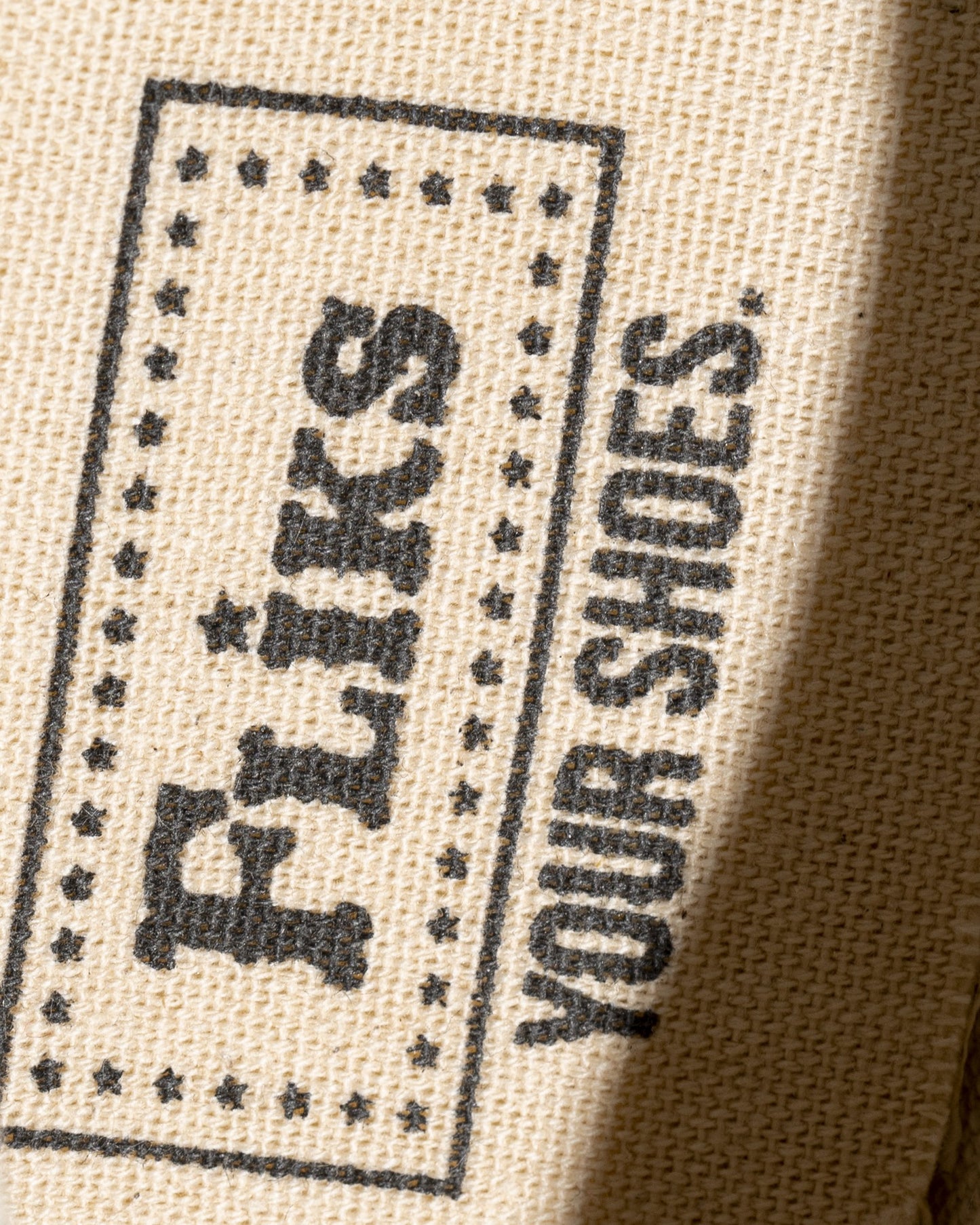 REDONDO CANVAS WHITE RED LINE